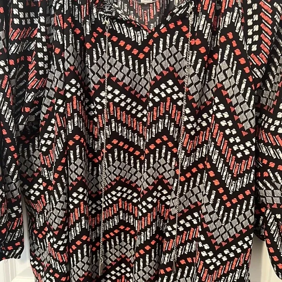 Patterned Chain Ruffle Top - Picture 3 of 6